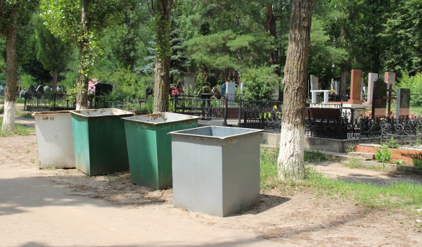 Воронежские кладбища очистили от мусора.